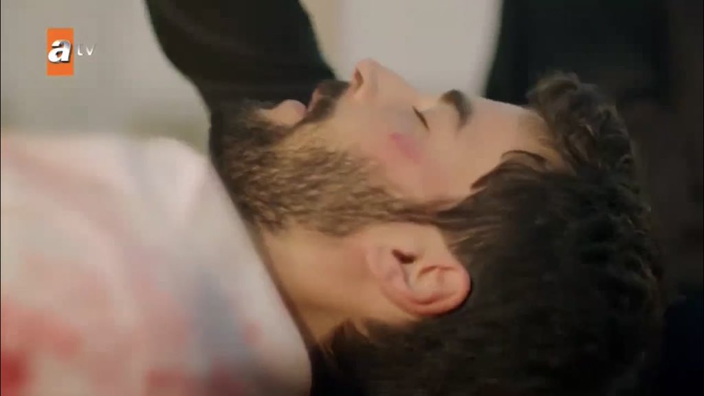 and just like jean valjean carried marius through the sewages of paris, azat abi carried miran to an old teyze’s healing carpet  #Hercai