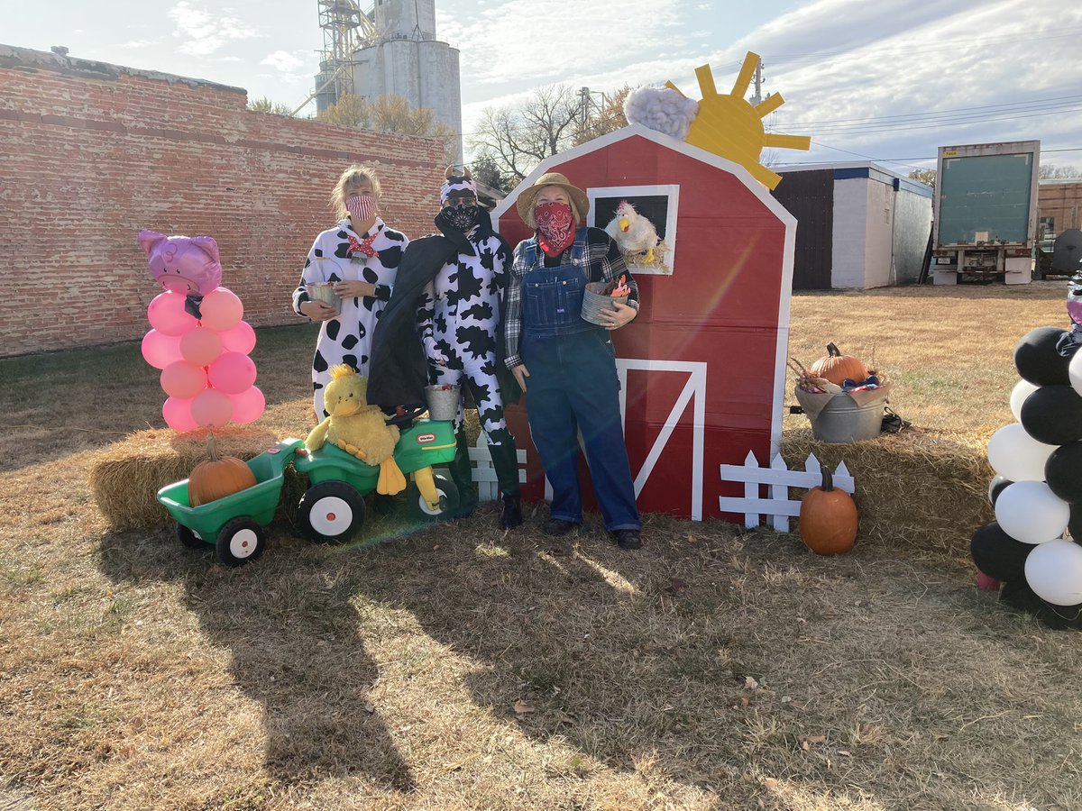 RavennaCOC's tweet photo. Congratulations to our 2020 Trunk or Treat Contest Winners for best display, Central Dairy &amp; Mr. B’s Tees.
——
#RavennaNE #Nebraska #GrowRavenna #TrunkorTreat #Halloween2020 https://t.co/bvKmkhWYkF