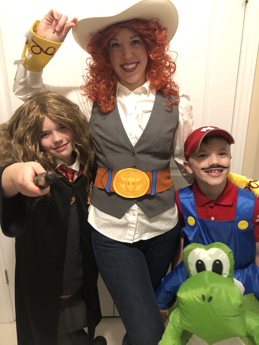 gillianelenore's tweet photo. It’s a stay at home and hunt for candy kind of #Halloween for us this year. #stillinthis #staysafe #HappyHalloween https://t.co/yIEl5oztb7