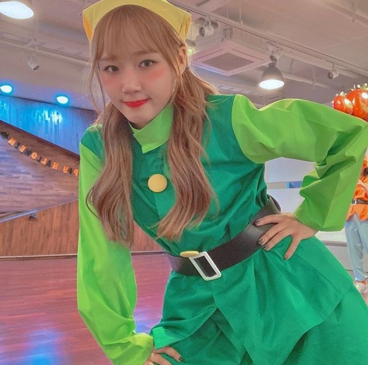 lilsoeun's tweet photo. choi yoojung con su ropa original https://t.co/aDI2sEp02o