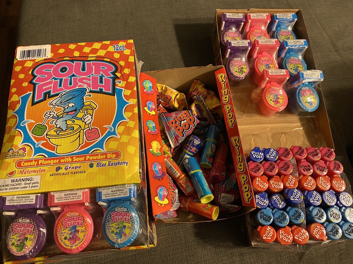 Goldneye1971's tweet photo. If you come by my place tonight, you’re getting 2 of these! So far, 5 kids!! #PushPops #RingPops #SourFlushes 😱
#Halloween2020 https://t.co/JevRhhpjWu