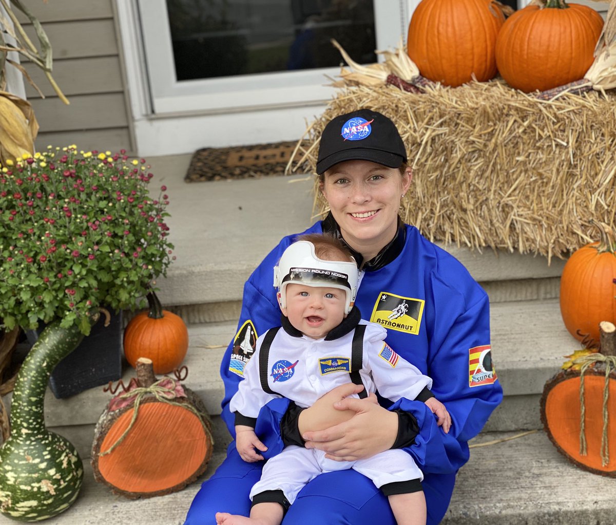 Dallmichelle13's tweet image. Inspired by @NASA
Look out world! We have an astronaut in the making! 🚀
#HappyHalloween #babysfirsthalloween #nasa #NASAScience #outofthisworld