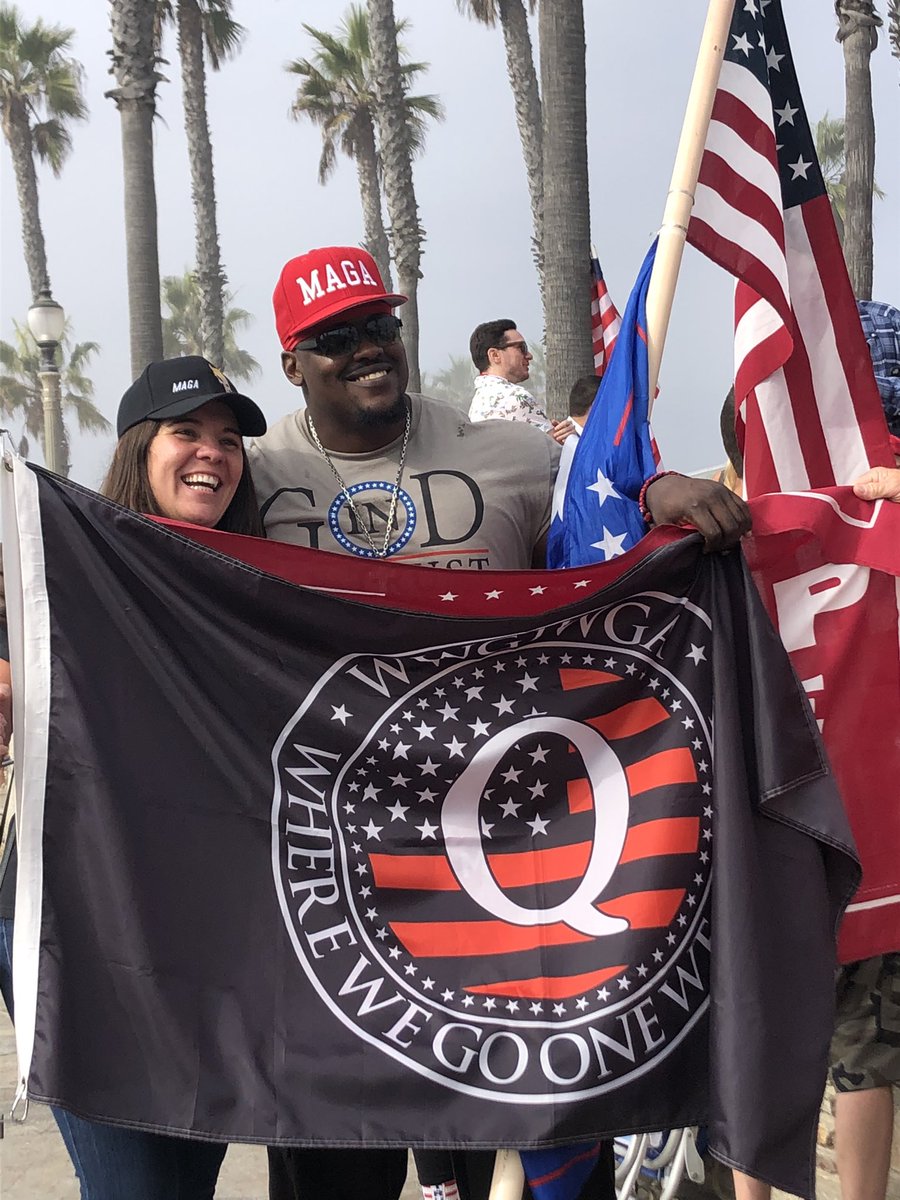 paxbonum33's tweet photo. @ArtValley818_ @redwins3_first Not these Californians!! @realmagahulk #MAGAween @HBCityBeach https://t.co/QYbe3PoE2x