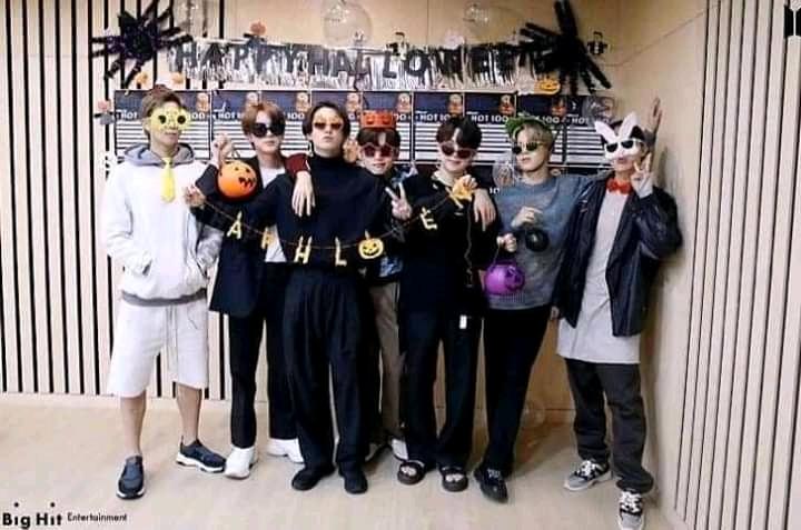 FatimaBoumsahi's tweet photo. توجد مفاجأة ل بي تي أس💜🦋 There is a surprise for BTS💜🦋 #BTS_BE #Dear_ARMY #JIMIM
 #BTSV #JUNGKOOK #Holloween #Watch_out_for_the_surprise_arab_army https://t.co/oARw9r9YxD