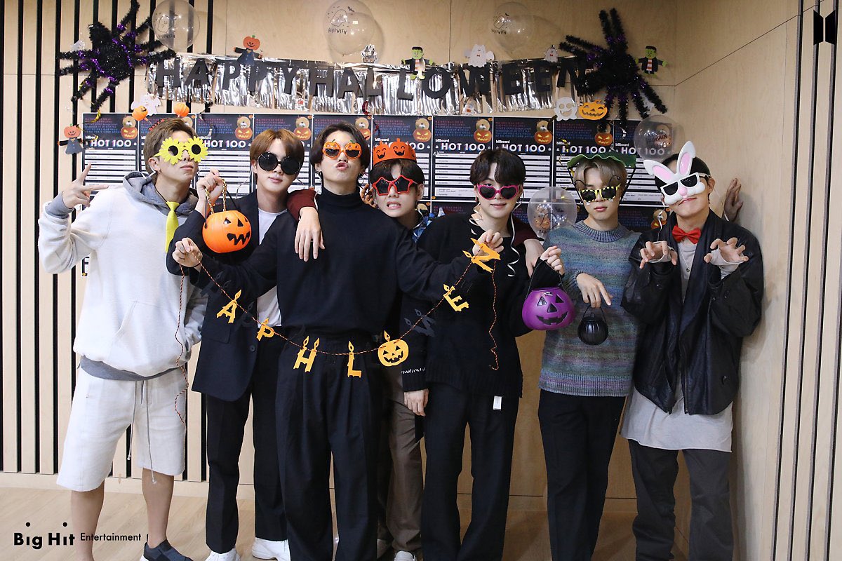 bts_amna's tweet photo. @bts_bighit They are looking awesome 
Happy Halloween to BTS https://t.co/afbXNSxtDR
