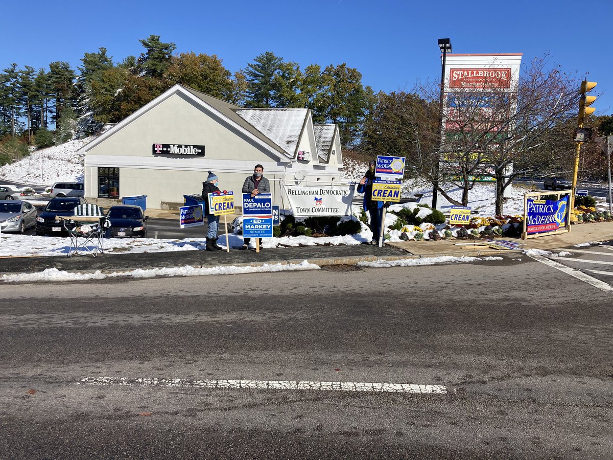 DemocraticTown's tweet photo. Final Bellingham Saturday standout. ‘Thanks’ to all who showed up to support our Democratic candidates. We’ll be at the polls on Election Day November 3. 🇺🇸 https://t.co/DCKfBwvLJa