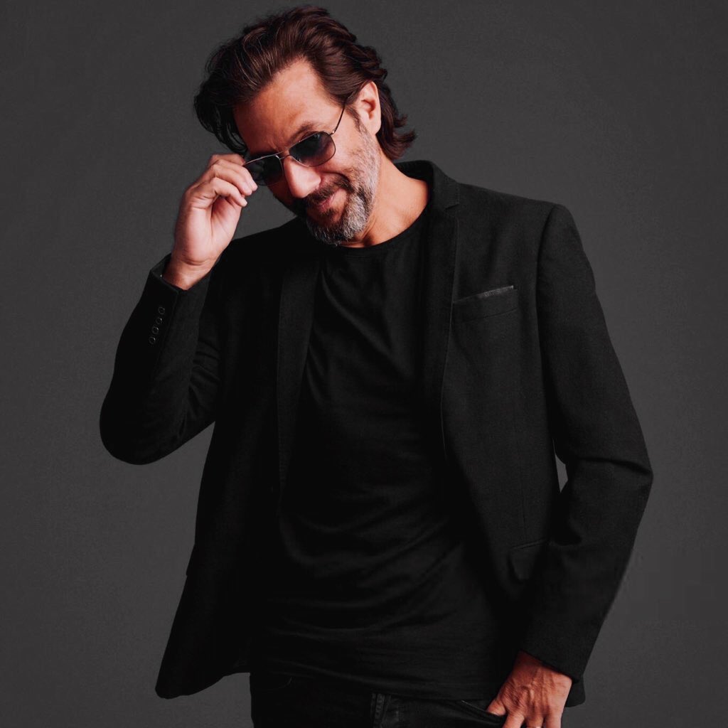 Henry Ian Cusick as emojis, a thread