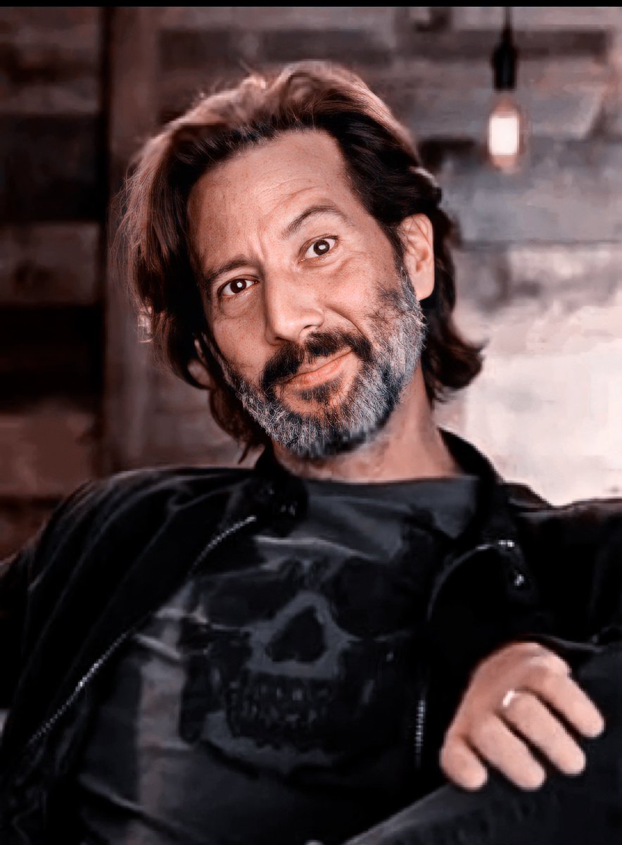 Henry Ian Cusick as emojis, a thread