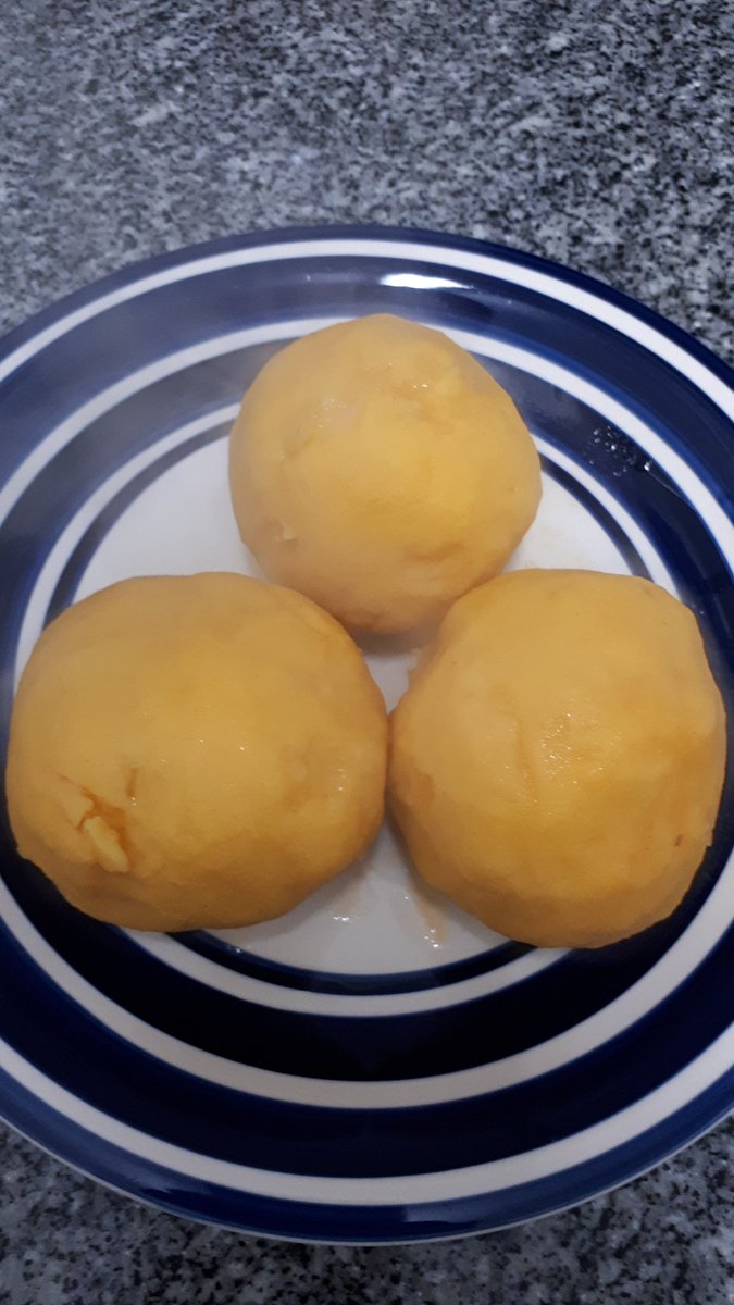 sirwindow's tweet photo. Desde que a Galiza passou a fazer parte da minha vida, todos os anos celebro o Samaín, cá ou lá. Hoje fiz caldo galego vegetariano para os festejos, com bolo de pote incluído. Foi a primeira vez que fiz. Uma maravilha! 😋 https://t.co/gQ7iYlqQQe