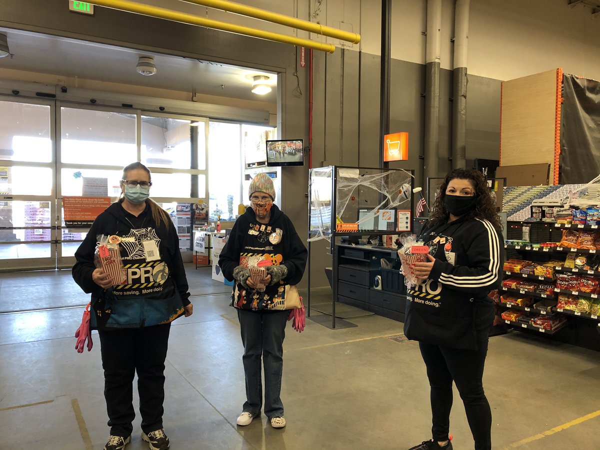 k_jahna's tweet photo. CAM this year was POPPIN! We love our front end team! #CAM2020 #ferocious4416 @chunkmeister1 @NorthcreekHold https://t.co/j6Ab44RAqf