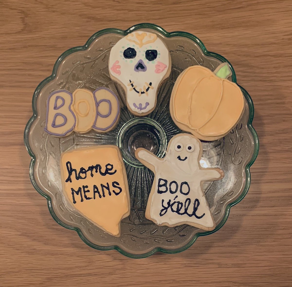 Happy Halloween and Nevada Day! This Halloween, I was a risk taker (#LearnerProfile) and tried my hand at sugar cookies with royal icing!