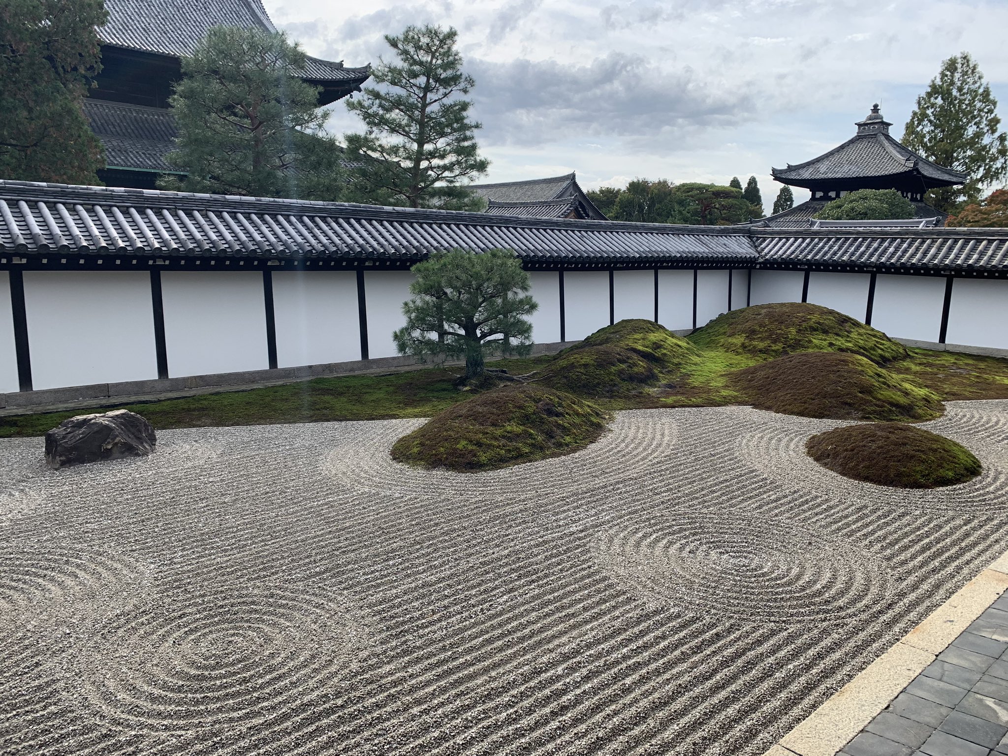 Kan3 旅 見る人間や角度によって見方が変わる枯山水庭園 四季の風情があるので個人的に好きな場所の一つです 東福寺本坊庭園 T Co Ew4rwymx Twitter