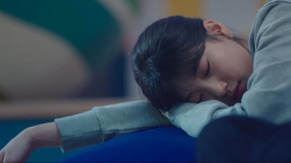 bruh stop with that gentle gaze everytime she’s not looking