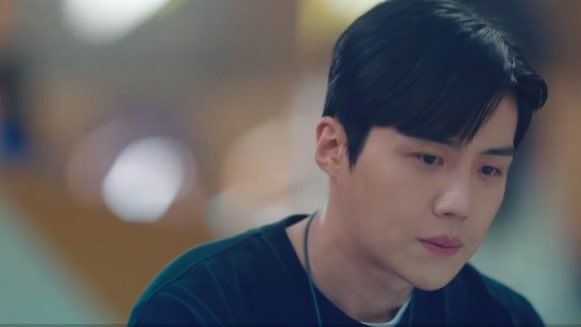 bruh stop with that gentle gaze everytime she’s not looking