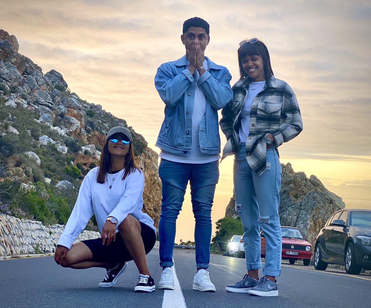 che10WP's tweet photo. Me and my homies pull uuuuppp ! https://t.co/YG295TyoUe
