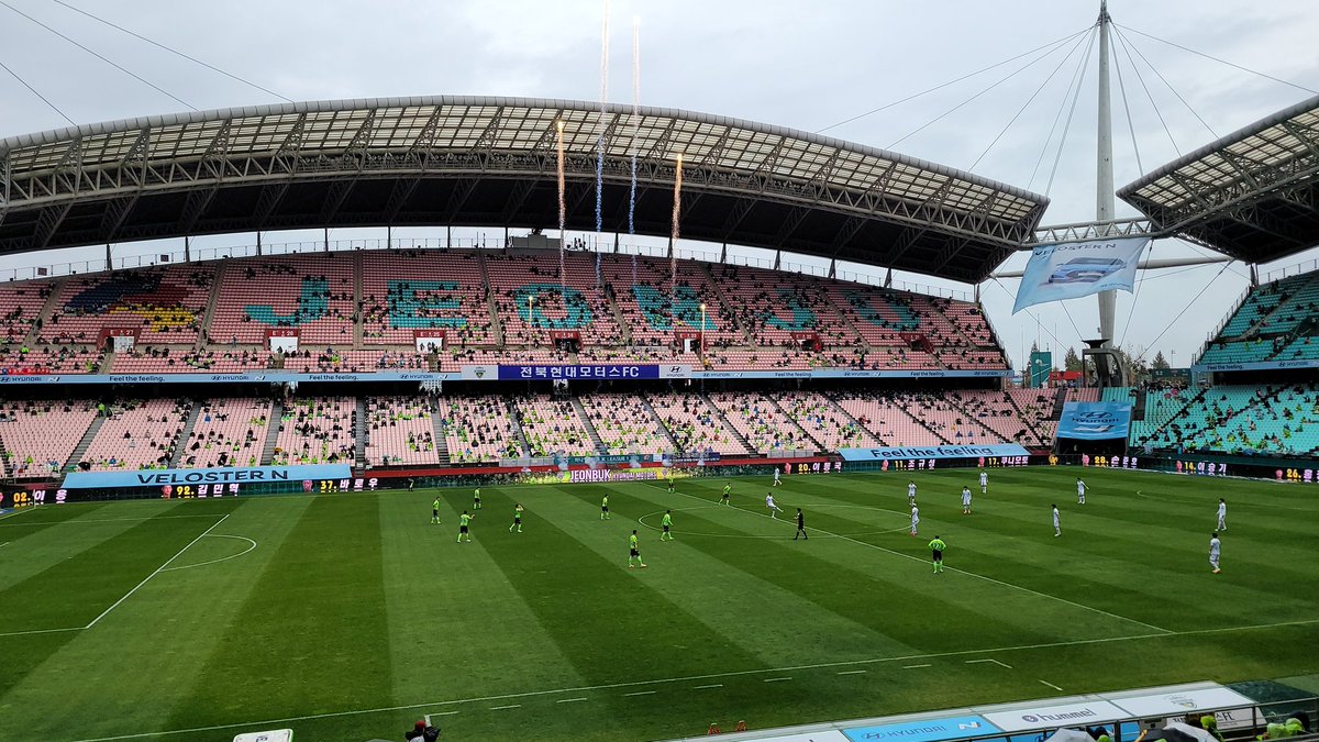 Things are underway in the title decider in Jeonju!

#KLeague | #K리그 | #JEOvDAE