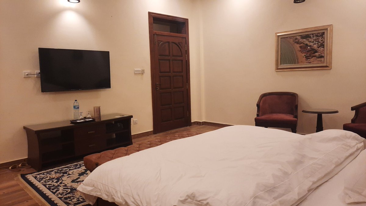 HlHadeel's tweet image. It's spacious , luxury and ofcourse my favorite #QuettaClub #helloQuetta #Hadeel #Sahal #travelling #pk🇵🇰