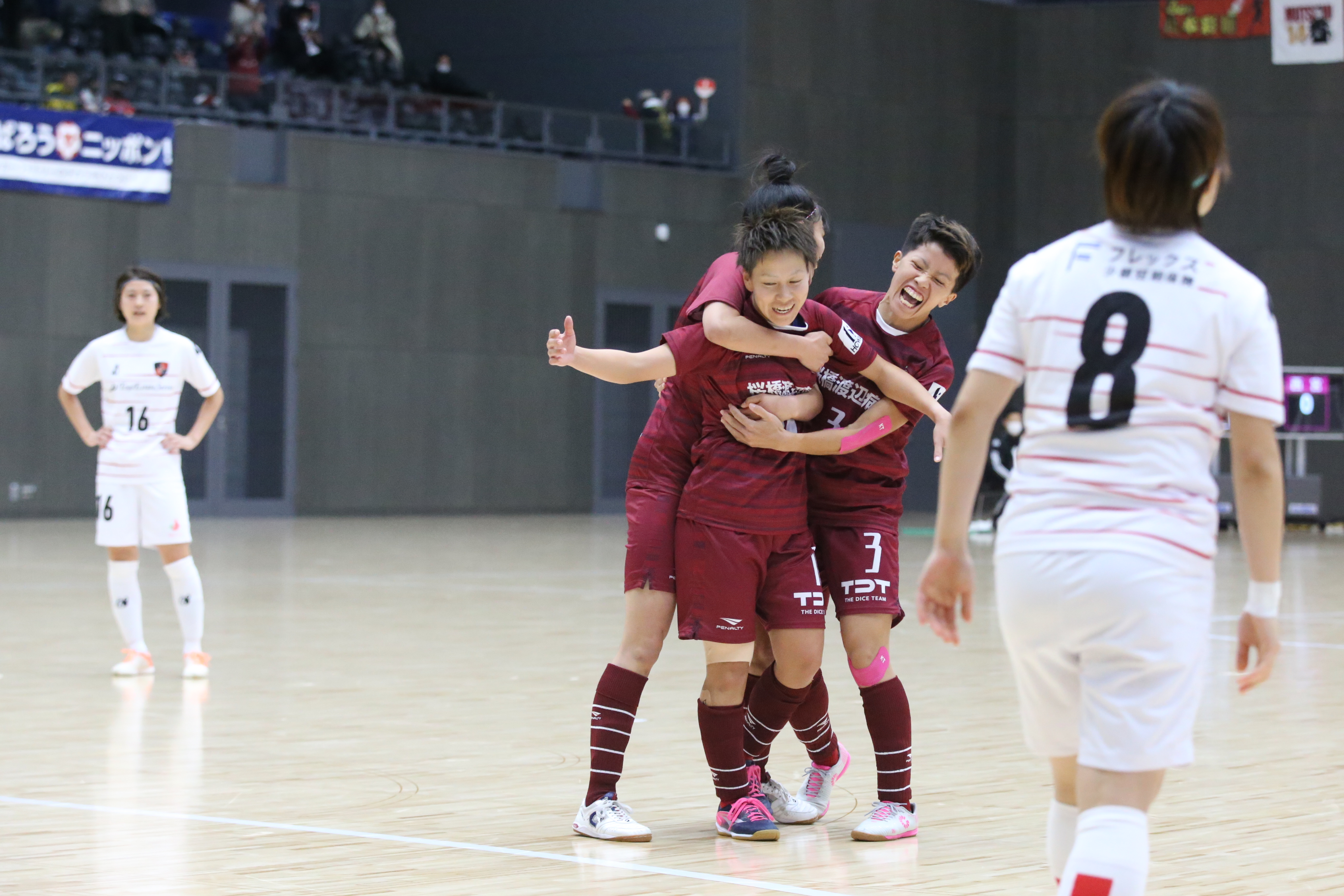 Futsalx質問箱and速報 7人目までもつれたpk戦を制し 西宮が5年ぶり2度目の優勝 第17回全日本女子フットサル選手権 試合速報 決勝 Pk戦 Swhレディース西宮 1 1pk7 6 バルドラール浦安ラス ボニータス 得点者 西 網城安奈 浦 中井仁美 T Co