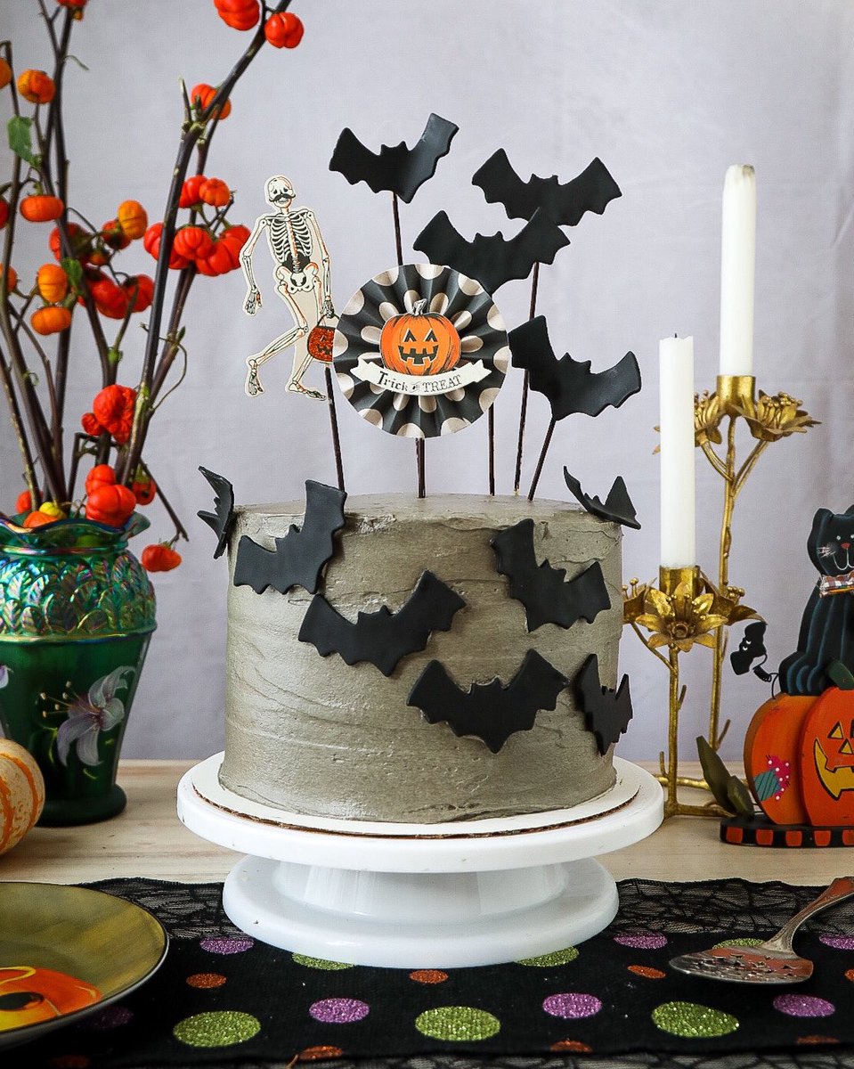 Happy #Halloween! 🎂🦇