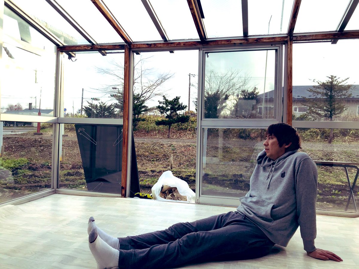 イタヒロヤ 鶴居村 サウナ好き Pa Twitter サンルームのdiy完成間近 床下が腐ってたから補修して床貼って 一旦はフローリングシートを貼る事に このサンルーム 夏だとサンルーム通り越して サウナルームくらい暑くなってたので 冬は太陽さえ出ていれば