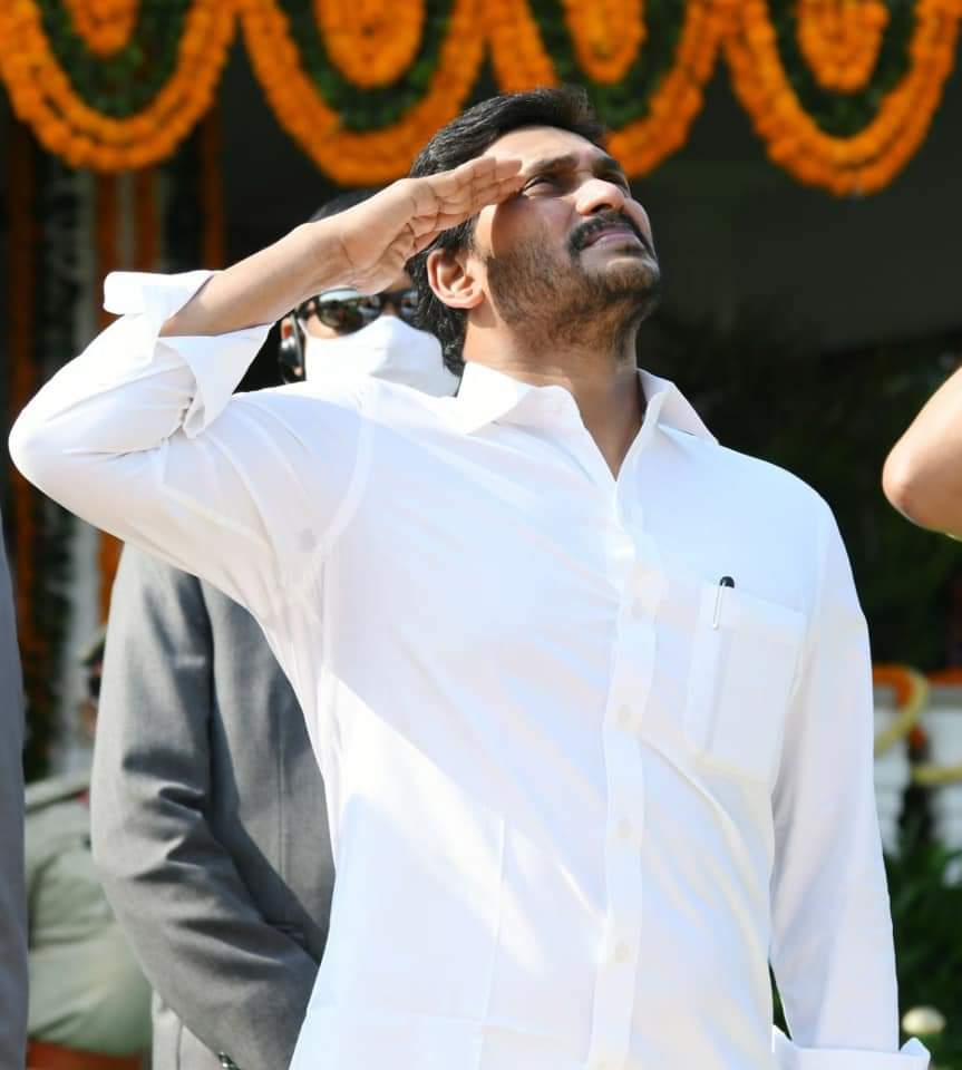 BalajiYsrcp's tweet photo. తాడేపల్లిలోని ముఖ్యమంత్రి క్యాంప్ కార్యాలయంలో ఘనంగా ఆంధ్రప్రదేశ్ రాష్ట్ర అవతరణ దినోత్సవ వేడుకలు. 
#APFormationDay https://t.co/6jUZ3h4mM2