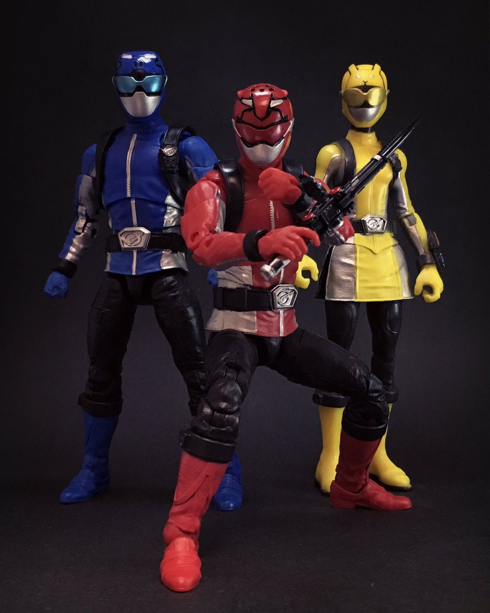 こひつじ A Twitteren 特命戦隊ゴーバスターズ 海外のパワーレンジャー版だと現行だからフィギュアーツで商品化されなかったキャラも含めて新規にフィギュア化されててうれしい悲鳴