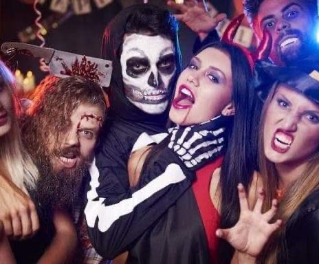 SuavesLomitos's tweet photo. 👻 Todos en sus fiestas de Halloween // Yo desde las 10 pm en mi camita 🐶 https://t.co/BzmNenDzLS