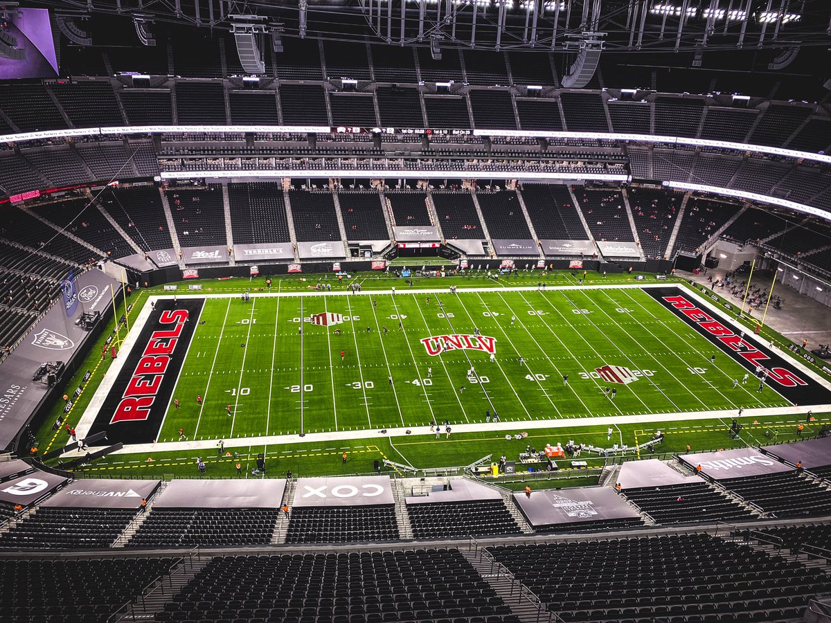 MoMoneyMooney's tweet image. The largest and most expensive trophy in all of college football is on the line tonight. 

PAINT IT BLUE🐺