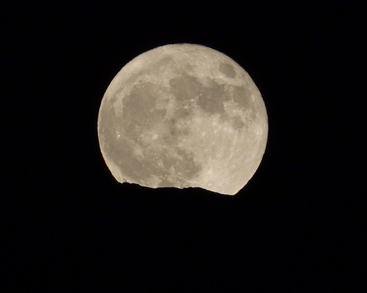 SamPenrodSTS's tweet photo. The rare full and “blue” moon on Halloween rising over Mt. Timpanogos. #Halloween2020 #FullMoon https://t.co/bo6OcEolc3