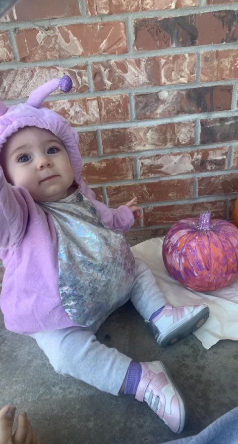 DLuckner's tweet photo. Harper’s first Halloween!! https://t.co/yAQuPzotX6