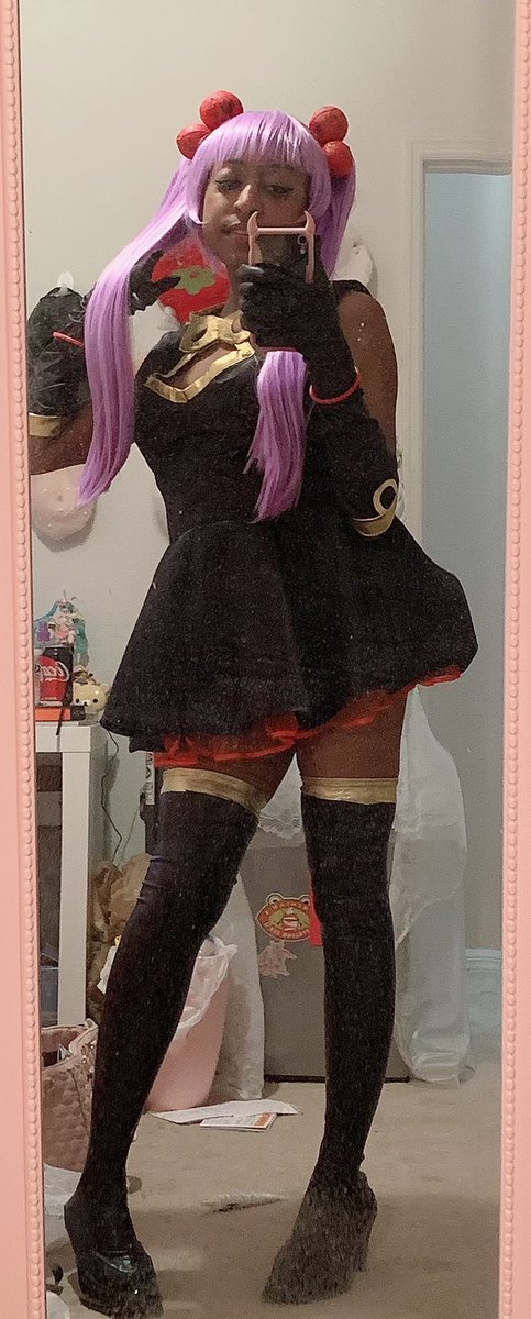 funboxbear's tweet image. More 2000’s anime cosplay!! Glenda from Petite Princess Yucie(PuchiPuriYucie) was my favorite character from the show. Even a demon princess can do good! Perfect for the end of #blacktober !
#cosplay