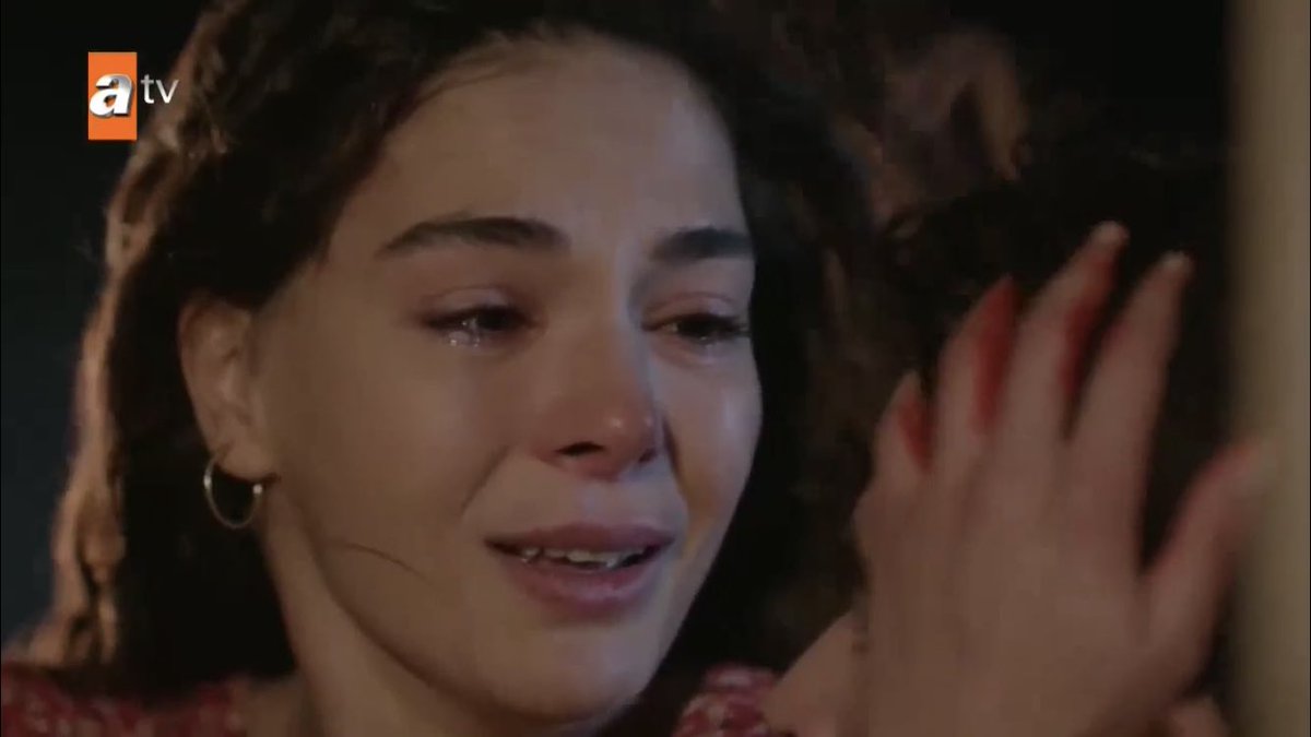 THEY WAY SHE LOOKED AT HIM AND KISSED HIS FOREHEAD SEVERAL TIMES NOBODY TOUCH ME  #Hercai  #ReyMir