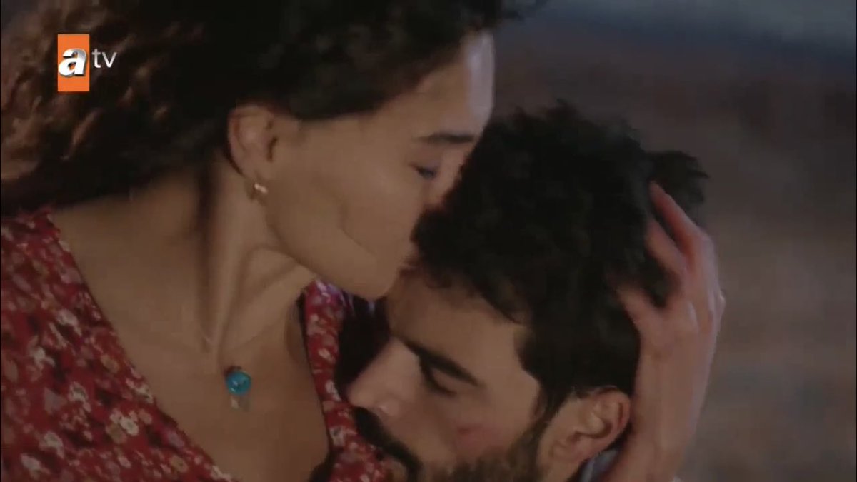 THEY WAY SHE LOOKED AT HIM AND KISSED HIS FOREHEAD SEVERAL TIMES NOBODY TOUCH ME  #Hercai  #ReyMir