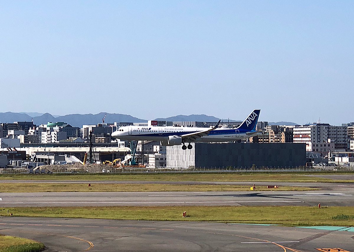 iso_pyon's tweet photo. #NH245 折り返しの #NH250 便で帰京

とても楽しい福岡滞在でした

またお邪魔します

#福岡 #福岡空港
#A321neo #JA131A #ANA250 https://t.co/Zzn6r3zHTD