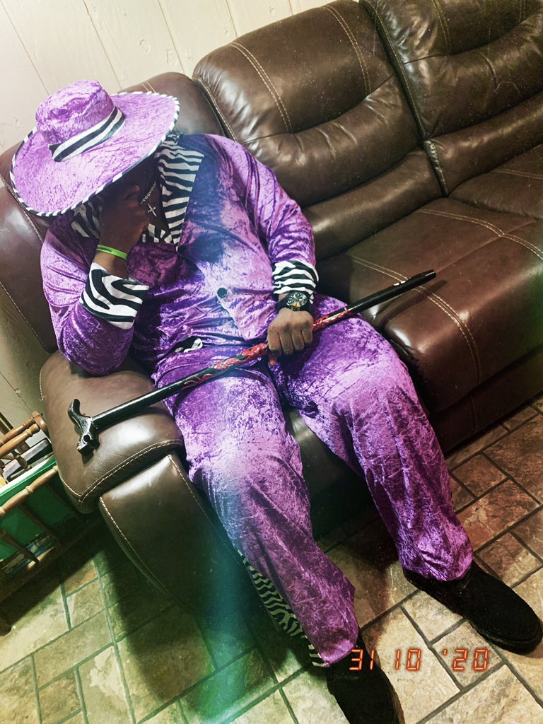 moneymon228's tweet image. you'll never match this drip, you ever seen a presidential pimp? 🕺🏿
#REALCC @tougaloosga