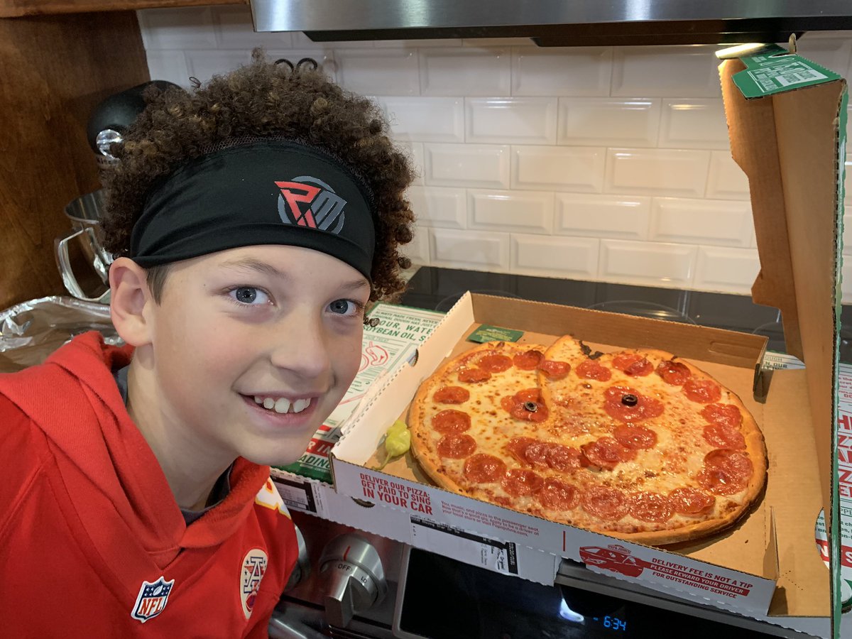 cdharold's tweet image. Pumpkin pizza, pumpkin carving, and Patrick MahKelce = a fun evening of making memories!!