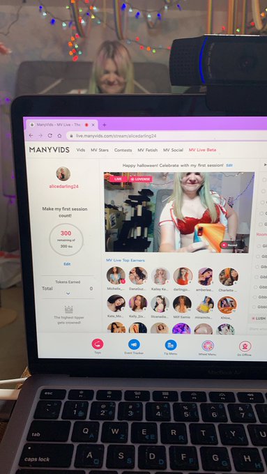 live on manyvids right now! https://t.co/eGZ1kcJ6gU<a href="/tag/mvsales"class="tags"><span>#mvsales</span></a>