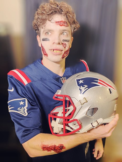 #HappyHalloween2020 from 🏈🧟&zwj;♂️ Zom Brady and Gisele Bl&ouml;&ouml;dchen 🩸💅🏼#couplesgoals https://t.co/zU3BoeFG<a href="/tag/happyhalloween2020"class="tags">#HappyHalloween2020</a><a href="/tag/couplesgoals"class="tags"><span>#couplesgoals</span></a>