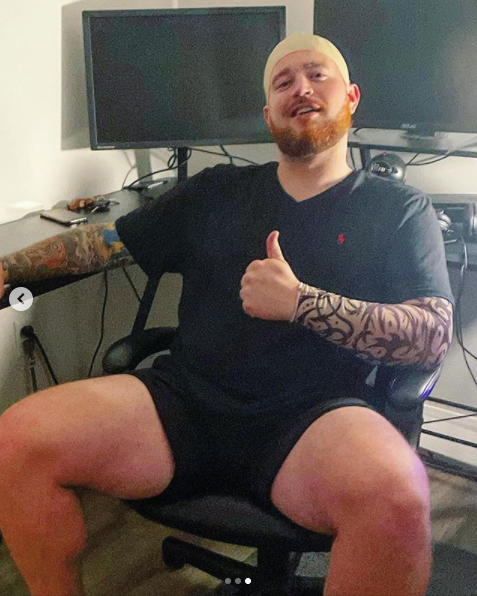The_Crellis's tweet photo. @timthetatman I'm just here working on my sit down comedy, in UGG slippers.
#TimTheTatMan #twitch #apex #cod #warzone #tattoo #bald #uggz #sitdowncomedy #indentedScalp #Halloween #NoCap #BaldCap https://t.co/S0Kvguf1pT