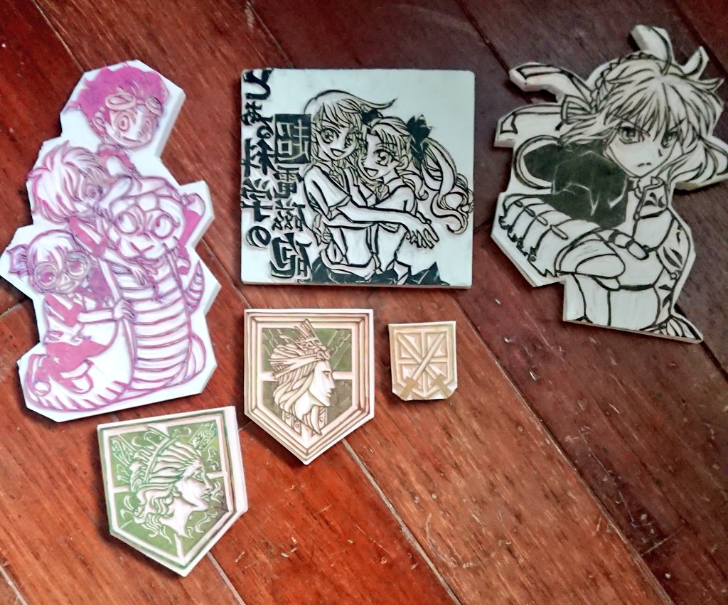 この辺は2012年～2013年に作ったやつ。イナゴとマギにハマっているww

この頃は手描きの絵をハンコにしているものが多いですね〜なぜかというと『トレペや除光液を使ってこうしき絵を転写出来る』ことを知らなかったんですね〜 