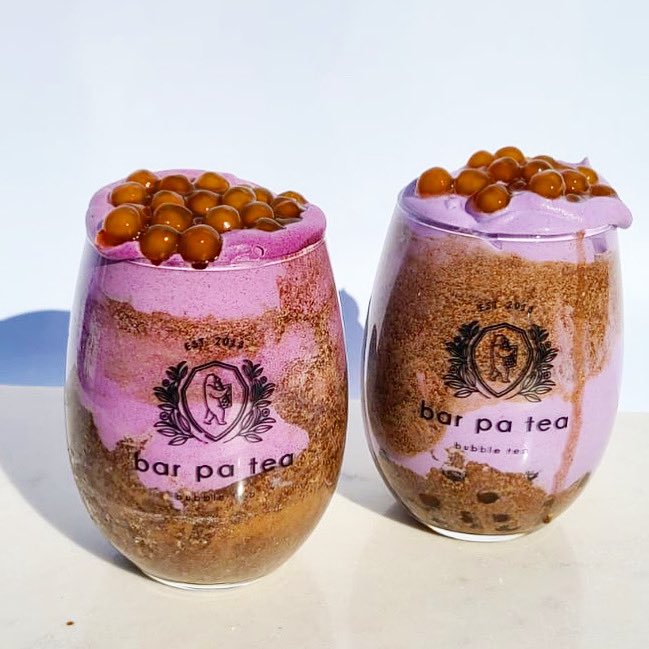 Happy Halloween! Our Oreo milkshake is having a new transformation! Top it with our golden bubbles for a sweet weekend treat. Shop.barpatea.com  #barpatea #bubbleteakit