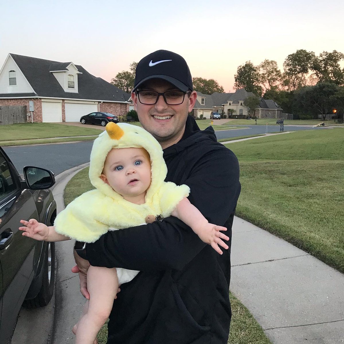 CoachAnglinCC's tweet photo. Happy Halloween from the Anglins! 🎃🐣

#happyhalloween #anglins #ediejames #notrickortreatnoproblem https://t.co/0ZxIWRUgLN
