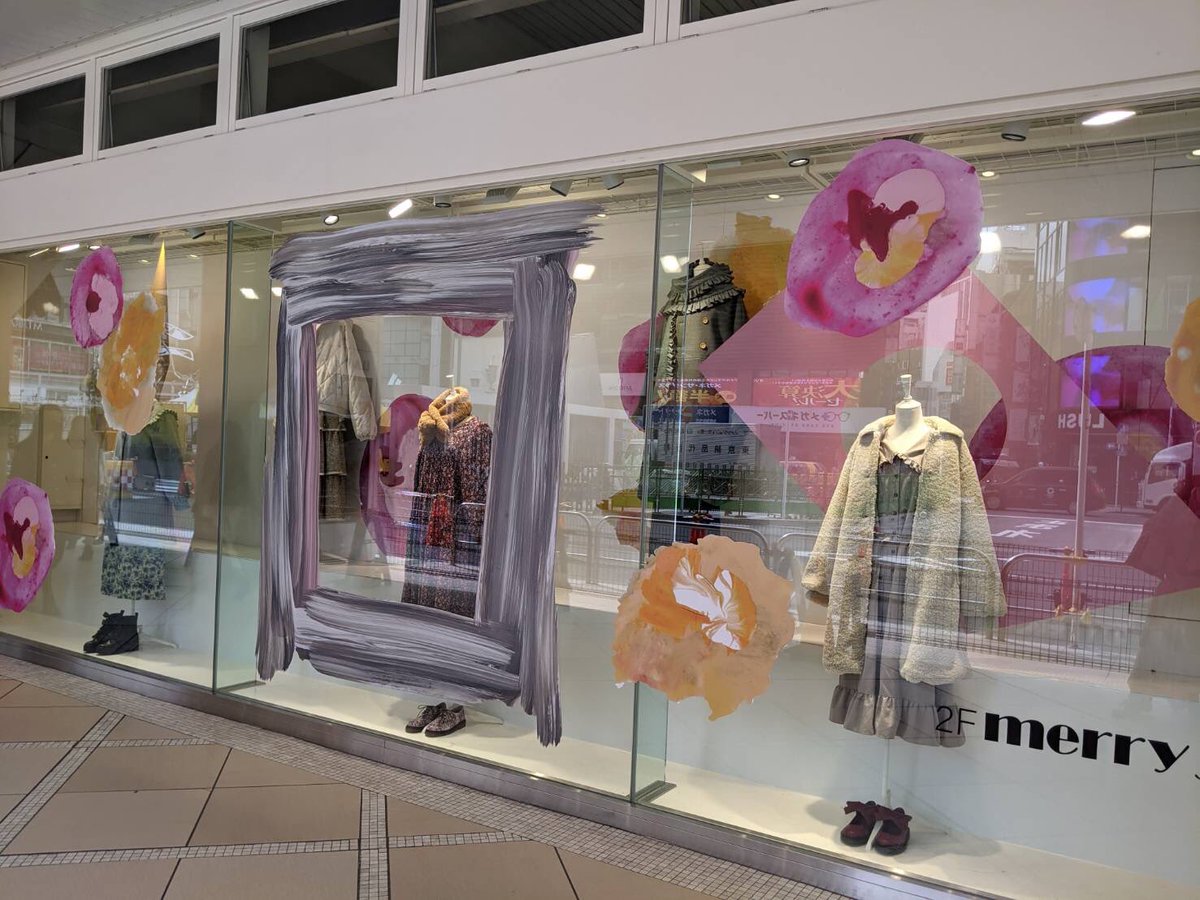 Merry Jenny新宿店 V Tvittere お知らせ 本日から ルミネエスト新宿店jr東口側のウィンドウに Merry Jenny の秋冬アイテムが展開されております 新作のアウターや人気のワンピースなど沢山飾られております この機会に 是非ご覧くださいませ Merryjenny