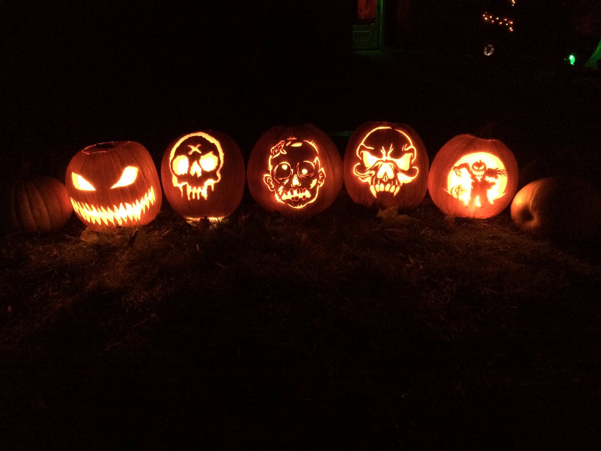 bea_evil's tweet photo. #HappyHalloween #Halloween2020 #pumpkincarving #October #PumpkinMaster https://t.co/oMrKY1sRz7