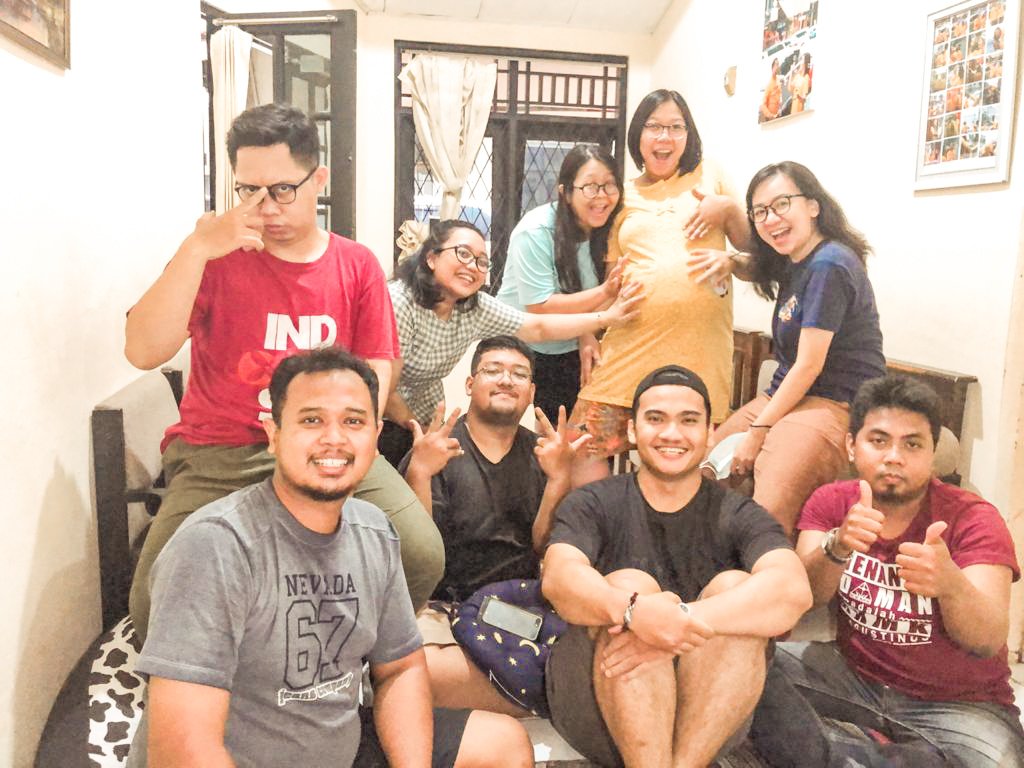 Bentar lg anggota nambah 2. Kl jalan2 pasti blm bisa ikut krn repot. Eh ntar 2 atau 3 tahun lg anaknya dah bisa diajak, gantian yg lain nikah mungkin atau ada yg hamil atau ada baru punya anak wkwkwk. Bakalan seru bgt.