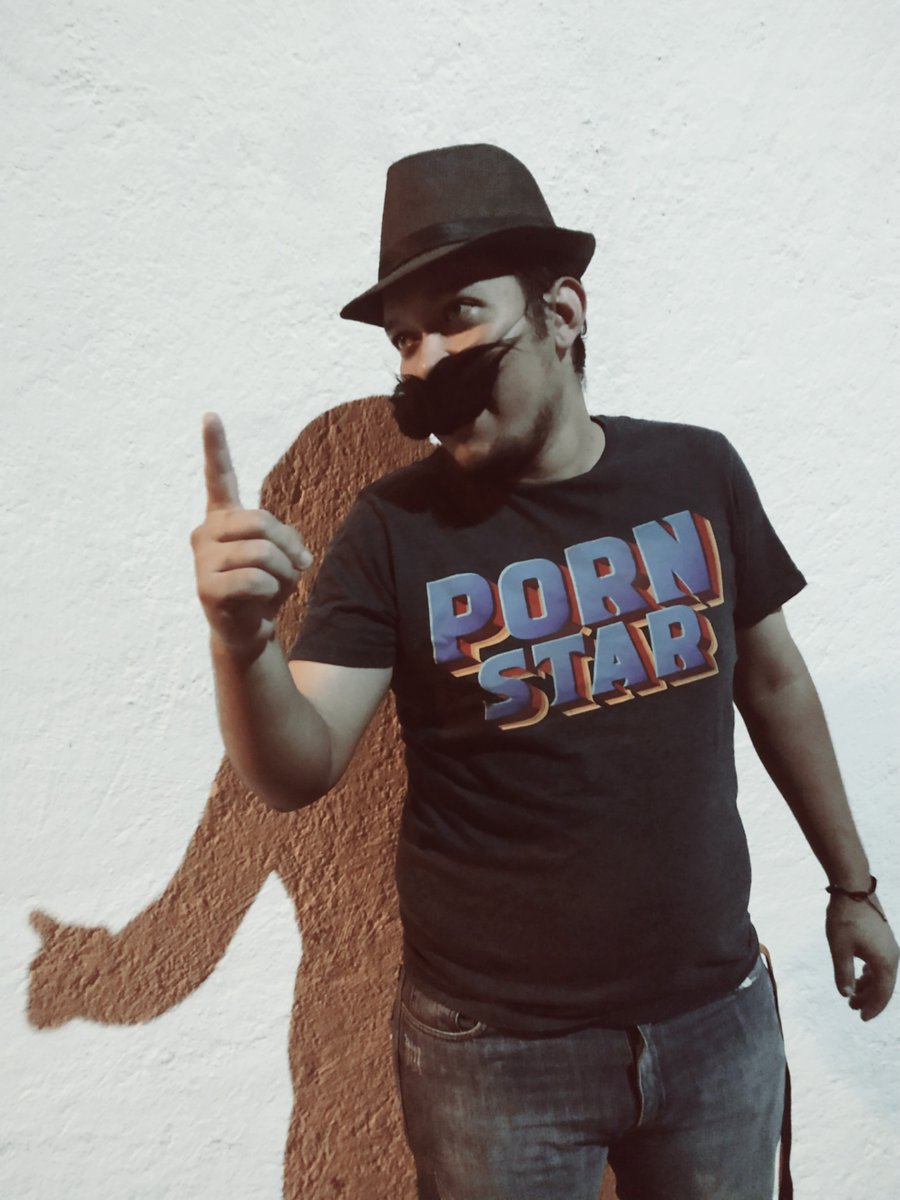blanch_11's tweet photo. @SoyFedelobo fiesta de disfraces.. hoy toca hacerle un homenaje al #SeñordelBigote claro que sí ! No te Parece eso curioso , pito diabólico 🖕🏻 te hablo Buey! https://t.co/d4fjLHwmqP