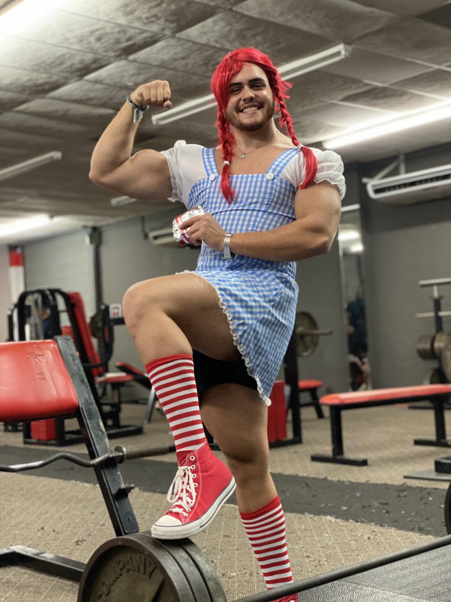 papi_freckless's tweet photo. WENDYS HALLOWEEN 🎃 
  YO GANE HALLOWEEN CON MI 4x4
@Wendys https://t.co/RyYkKBMJDA