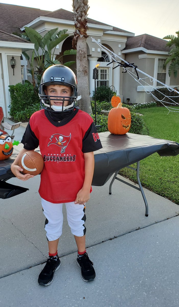 🎃Happy Halloween! 🏈This Buccaneers fan had so much fun trick-or-treating! <a href="/Buccaneers/">Tampa Bay Buccaneers</a> #HappyHalloween2020