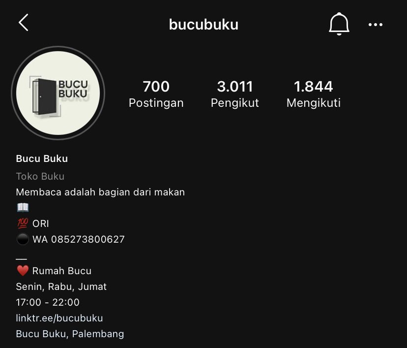 3. Bucu BukuKalau yg satu ini jualan online dan offline. Bucu Buku ada di Palembang. Kalian bisa mampir ke kiosnya dan minta dibikinin kopi. Aku jadi pengen kesana deh. Nih twitter mereka  @Bucubuku_ atau bisa ke instagram juga:  https://instagram.com/bucubuku?igshid=8fa9xygkydpn