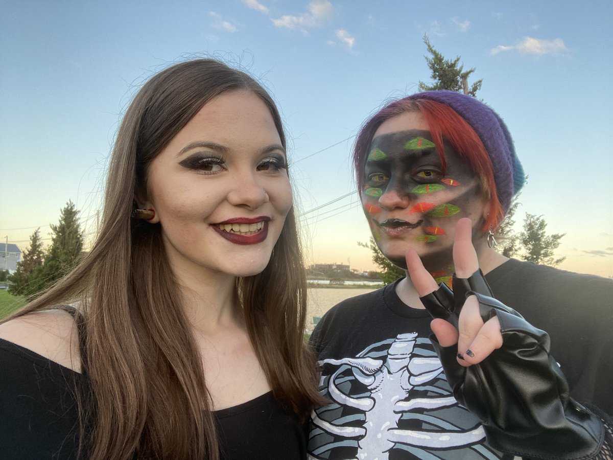 RichieRot404's tweet photo. TW// lots of eyes
Happy Halloween yall! 😈🎃👻🕸#Halloween2020 #HalloweenAtHome #hlvrai #hlvr #hlvraibenrey #benreyhlvrai #radiotvsolutions #wayneradiotv https://t.co/Ptl69qrMJB